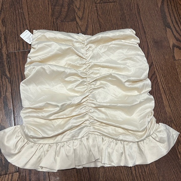 Cream Ruched Mini Skirt NWT - Picture 2 of 7